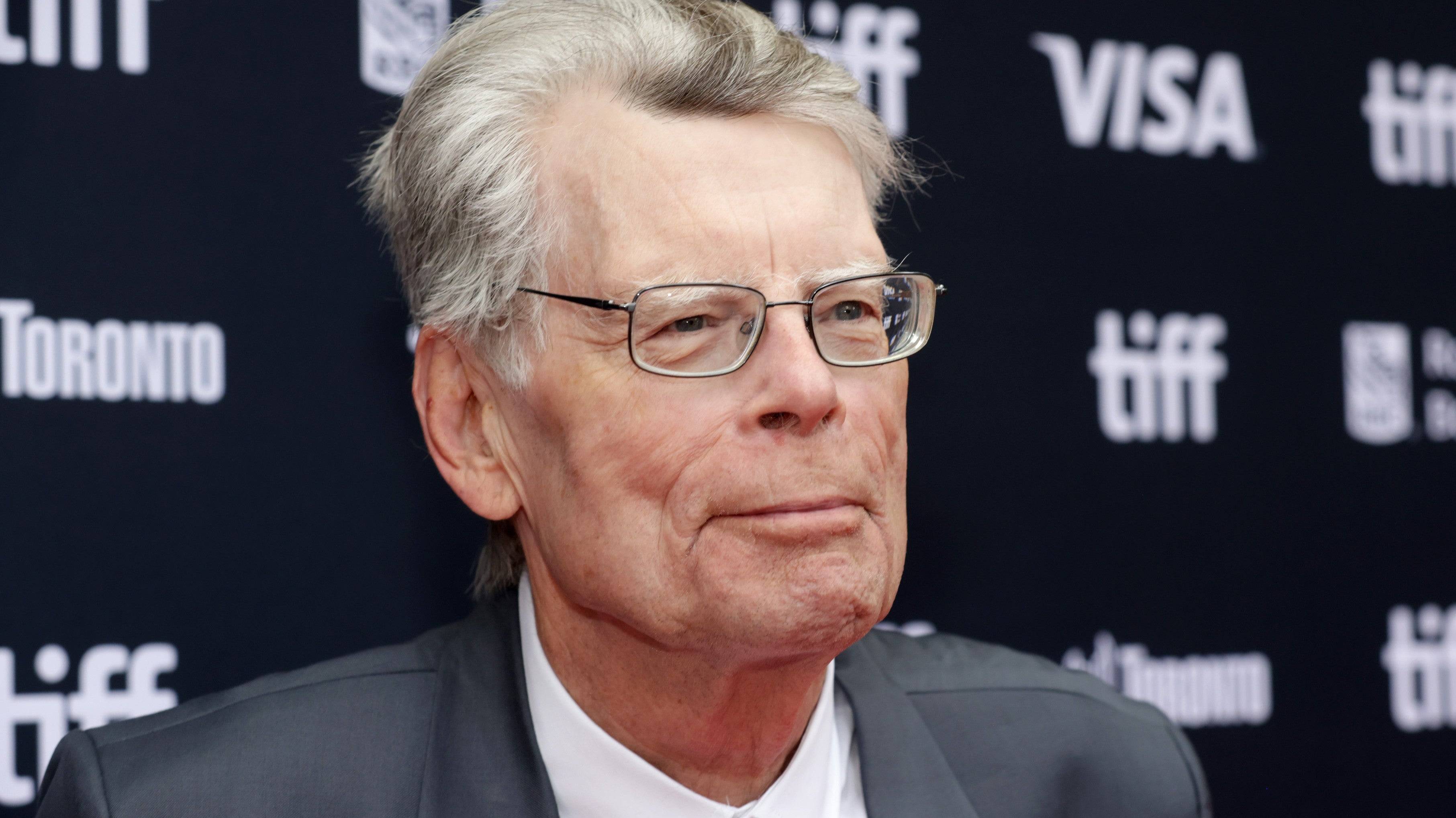 Stephen King Urges Oscars Cancellation Due to LA Wildfires
