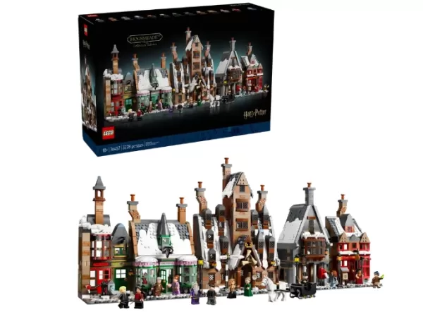 The New LEGO Hogsmeade Village Set Comes With Three Free Harry Potter Gifts for a Limited Time